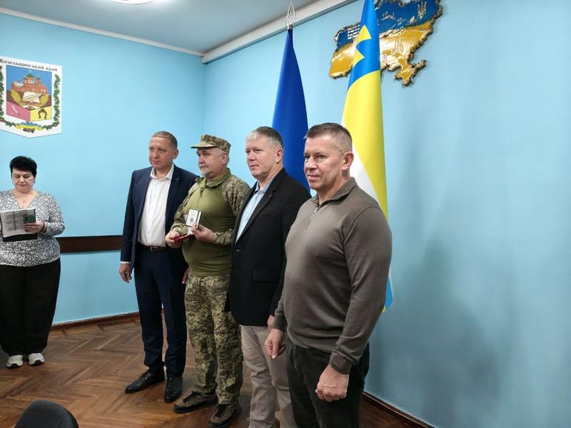 «Ви — наша гордість»: у Кременчуцькій РВА нагородили військових з нагоди Дня захисників і захисниць України