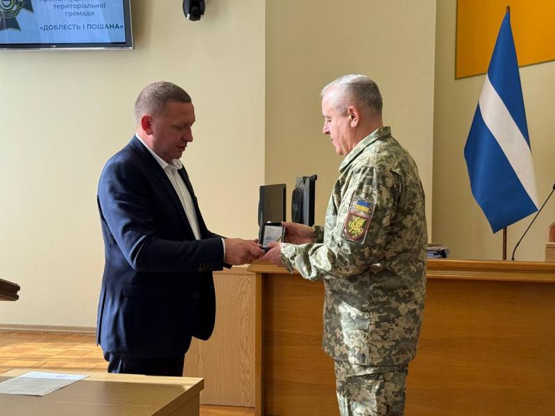 Визнання і вдячність громади: у Кременчуці на сесії міської ради нагородили військових, поліцейських та захисників