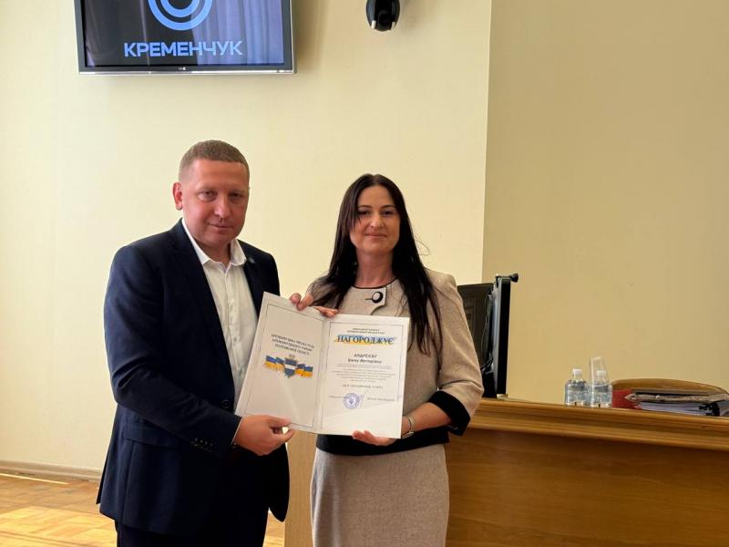 «Відмінники освіти», грамоти та подяки: кого у Кременчуці нагородили до Дня вчителя