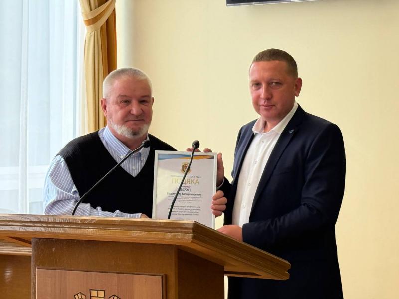 «Відмінники освіти», грамоти та подяки: кого у Кременчуці нагородили до Дня вчителя