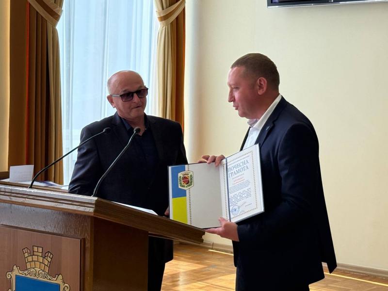 «Відмінники освіти», грамоти та подяки: кого у Кременчуці нагородили до Дня вчителя