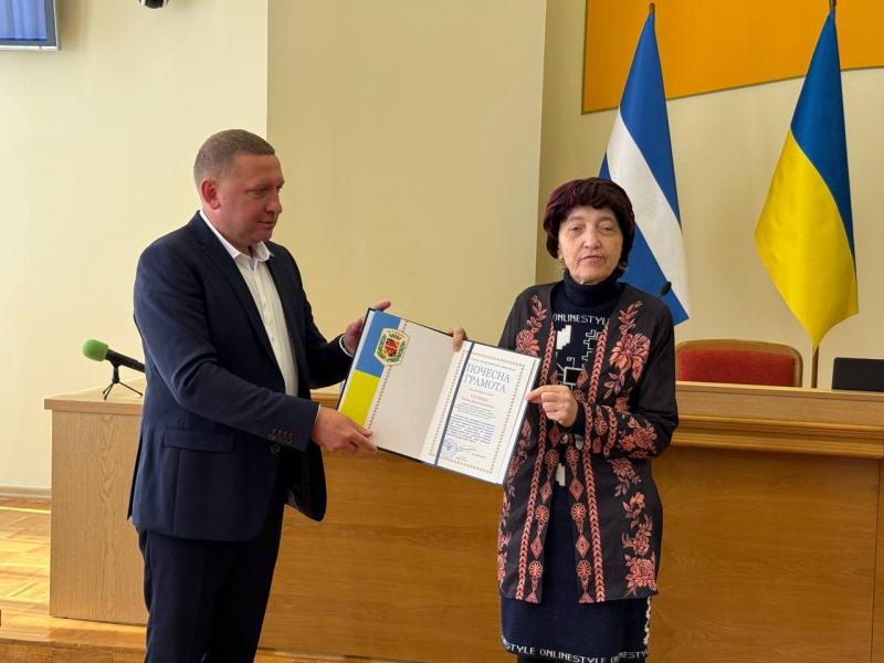 «Відмінники освіти», грамоти та подяки: кого у Кременчуці нагородили до Дня вчителя