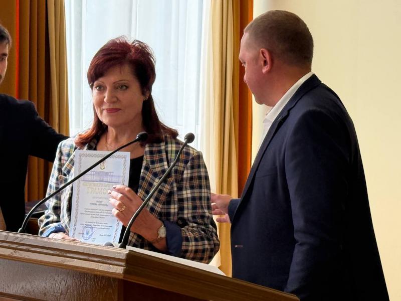 «Відмінники освіти», грамоти та подяки: кого у Кременчуці нагородили до Дня вчителя
