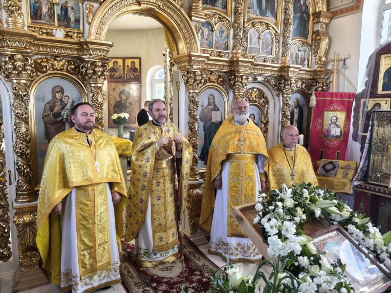 Шість років храму Серафима Саровського: у Кременчуці молилися за воїнів, вітали настоятеля та влаштували свято для дітей