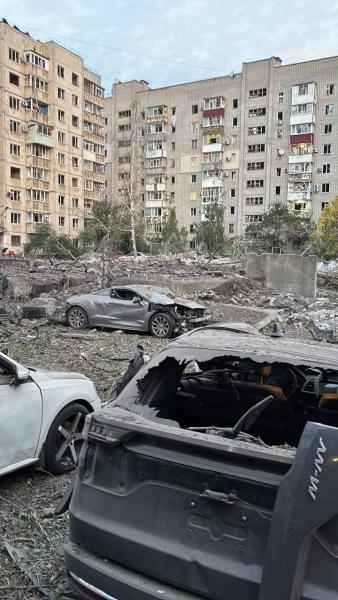 У Кременчуці пошкоджені багатоквартирні будинки після ракетної  : є влучання і в підприємство