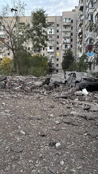 У Кременчуці пошкоджені багатоквартирні будинки після ракетної  : є влучання і в підприємство