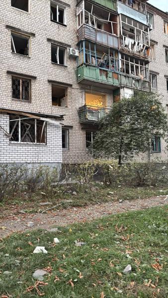 У Кременчуці пошкоджені багатоквартирні будинки після ракетної  : є влучання і в підприємство