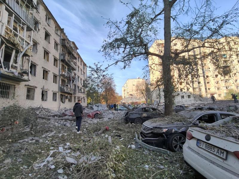 «Я схватила дитину, ми побігли швидко на вулицю. Було повторне», - жителі Кременчука про нічну атаку рф