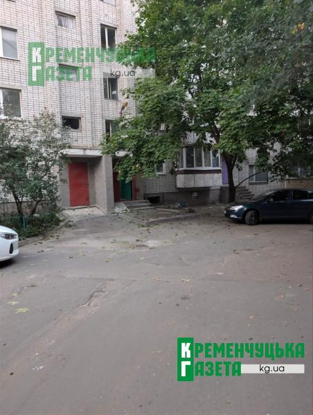 Вибуховою хвилею потрощило вікна: наслідки нічної атаки на 101-му кварталі
