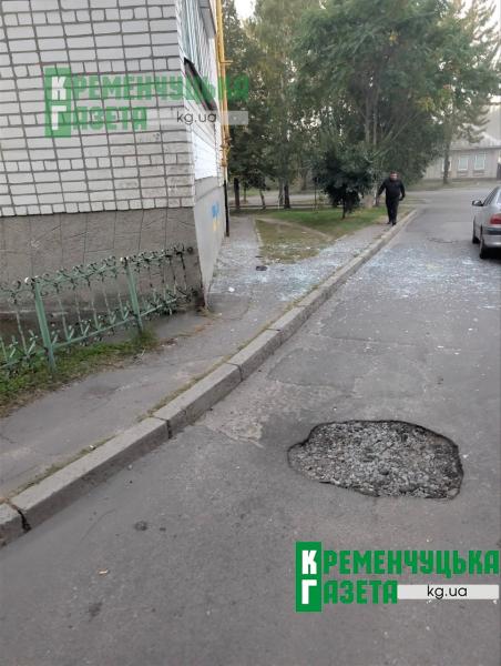 Вибуховою хвилею потрощило вікна: наслідки нічної атаки на 101-му кварталі
