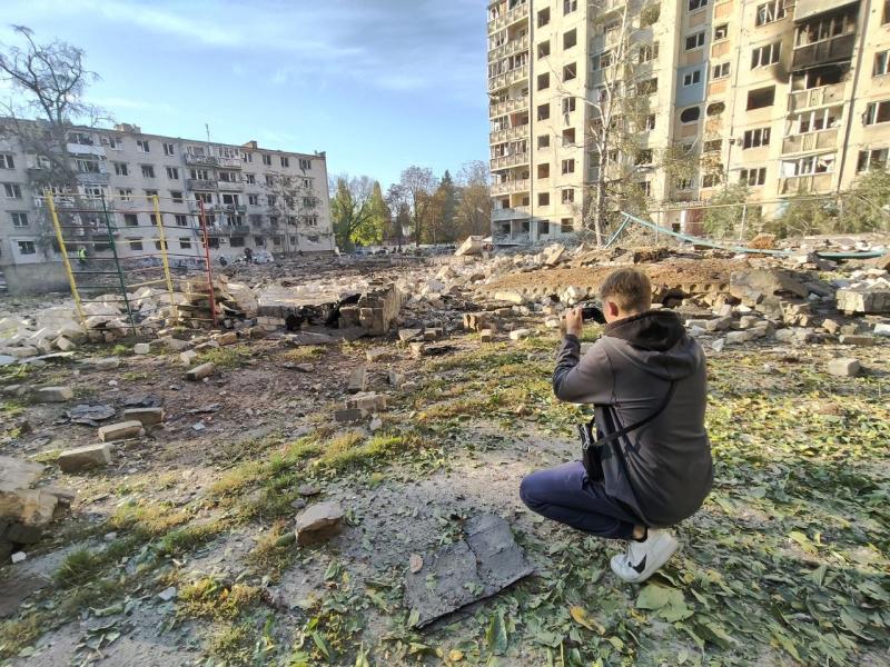 «Я схватила дитину, ми побігли швидко на вулицю. Було повторне», - жителі Кременчука про нічну атаку рф