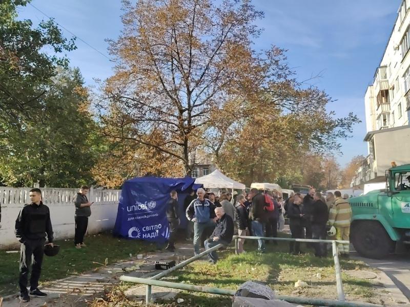 «Я схватила дитину, ми побігли швидко на вулицю. Було повторне», - жителі Кременчука про нічну атаку рф