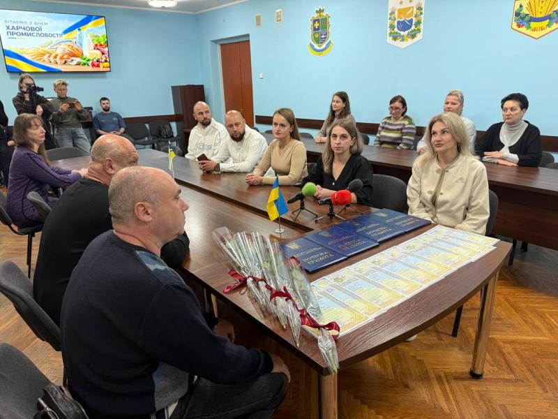 У Кременчуцькій РВА відзначили працівників харчової промисловості: хто отримав грамоти