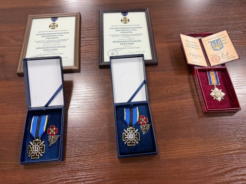 Комбатантські хрести та орден «За мужність»: у Кременчуці вшанували полеглих захисників