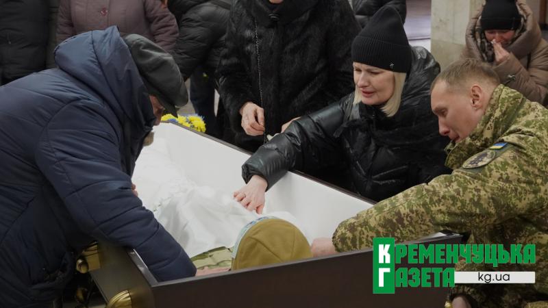 "Перед такими дітьми просто стаєш на коліна, тому що вони дійсно герої": Кременчук попрощався з Захисником Олексієм Отяковським