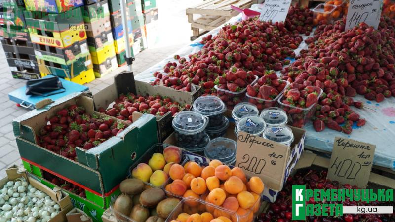 Полуниця вже дешевшає, а черешня «кусається»: скільки коштують сезонні ягоди в Кременчуці