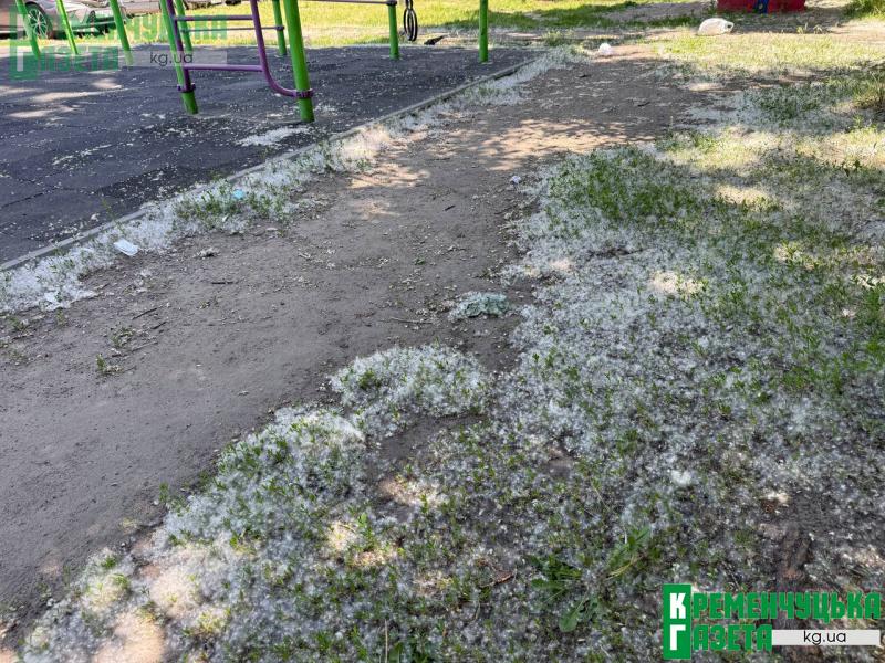 У Кременчуці при +25° місто «засипало» снігом