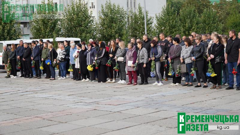 «За такими хлопцями мало бути велике майбутнє України»: у Кременчуці провели в останню путь нацгвардійця Вадима Котвицького