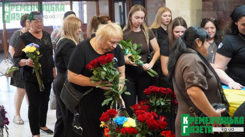 «Такі молоді хлопці не повинні гинути»: у Кременчуці попрощалися із 25-річним Захисником Владиславом Хоменком