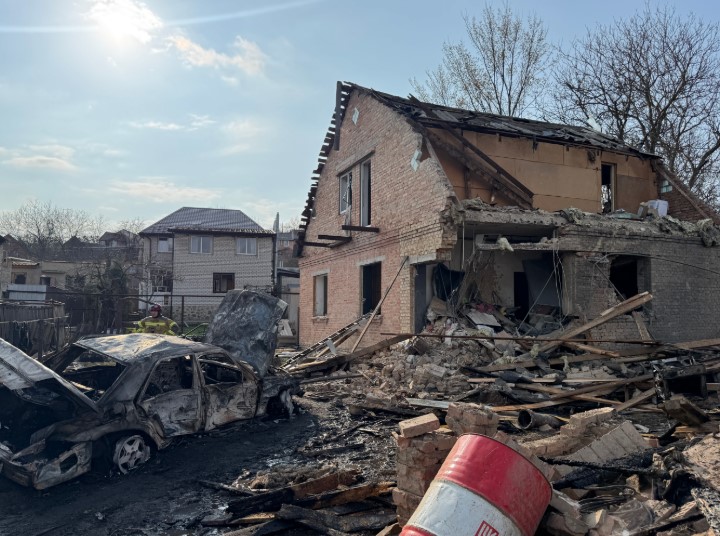 Через обстріл у Полтаві пошкоджене житло родини блогерів
