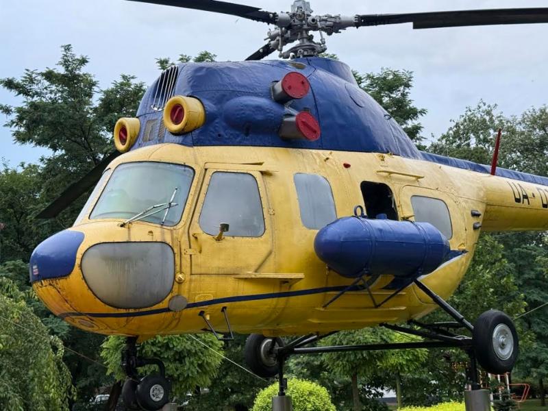 «Рана» на борту Мі-2: у Придніпровському парку не поспішають ремонтувати пам'ятник