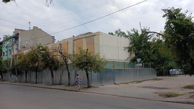 Кременчук за парканом: що насправді відбувається за огорожами будмайданчиків