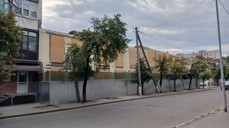 Кременчук за парканом: що насправді відбувається за огорожами будмайданчиків