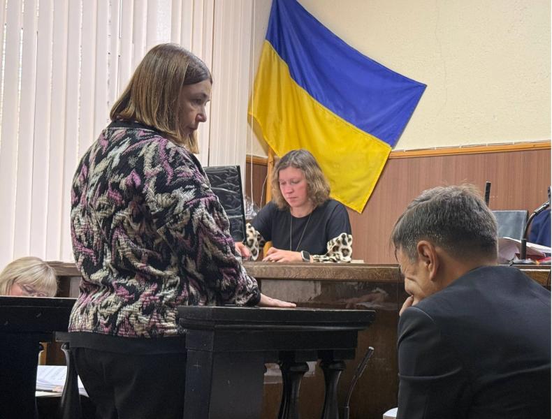 «Аварійних дерев не бачили, а хто відповідав — не знають»: віцемерка Усанова та інші свідки давали свідчення у справі про загибель дитини в дитсадку №19