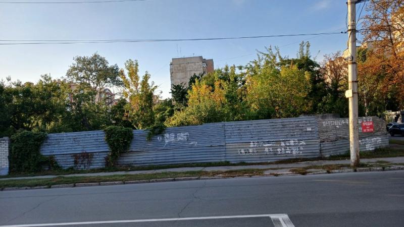 Кременчук за парканом: що насправді відбувається за огорожами будмайданчиків