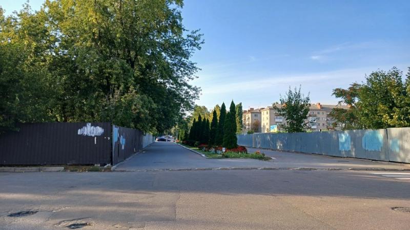 Кременчук за парканом: що насправді відбувається за огорожами будмайданчиків