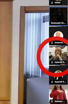 Депутатка Полтавської облради не встала під час Гімну та вшанування Загиблих Героїв