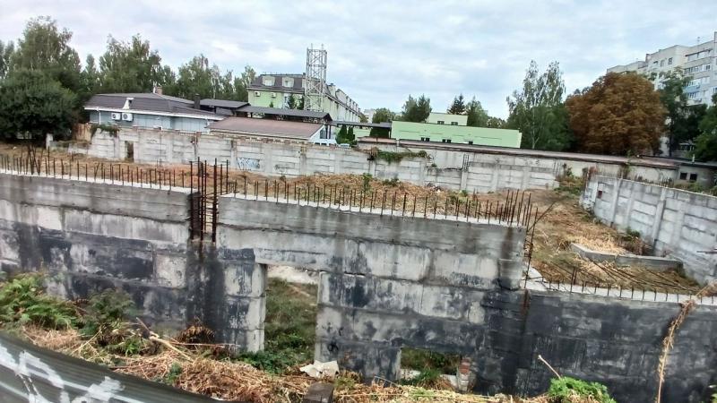 Кременчук за парканом: що насправді відбувається за огорожами будмайданчиків