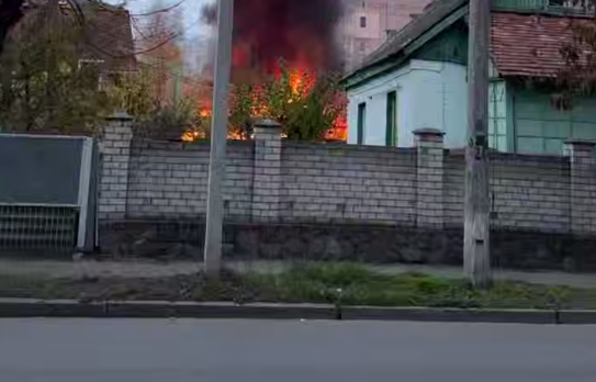 Велика пожежа в центрі Кременчука: над містом стовп диму (Доповнено)
