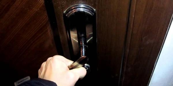 Заснув у власній кімнаті, а квартира у Кременчуці перетворилась на полігон для поліцейських