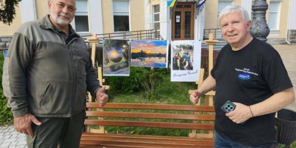 Кременчук у кадрі: біля краєзнавчого музею працює виставка фотохудожника Віктора Носова