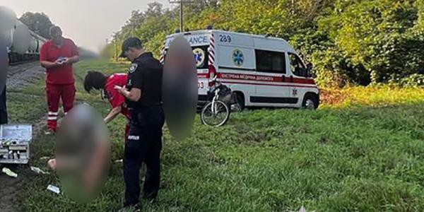У Кременчуці чоловік з велосипедом потрапив під потяг