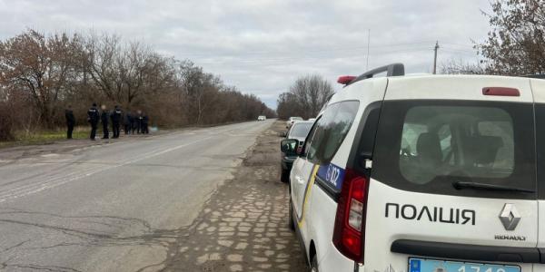 Неподалік Кременчуці на узбіччі дороги знайшли труп жінки