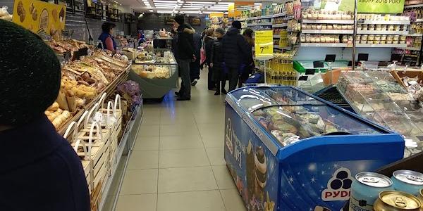 "Я тобі зараз цим ножем відріжу волосся": військовий влаштував скандал у кременчуцькому магазині