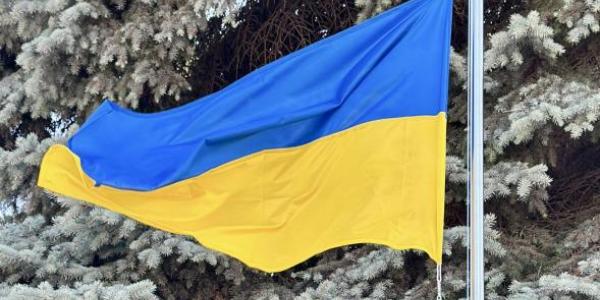 Новий флагшток прикрасить центр соціальних служб на вулиці Івана Мазепи