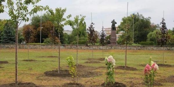 У Кременчуці з’являться меморіальні стели на вшанування жертв Амстора, де будуть вказані прізвища загиблих
