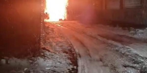Пожежа у Піщаному: вогонь знищив авто і травмував власника