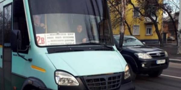 «Хронічна проблема перевізника»: мер про зриви маршрутів до колишніх артскладів