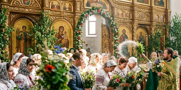 Освячення зілля, літургії та поминальні служби: розклад богослужінь на Трійцю у Кременчуці