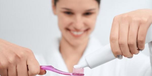 Як вибрати найкращу зубну пасту: гід по складу та призначенню