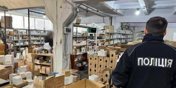 Косметичний фальсифікат на мільйони: зловмисники продавали підроблені бренди по всій Україні