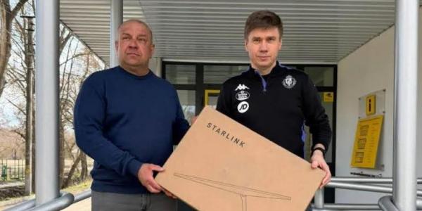 Голова Полтавськоі облради Біленький допоміг із зв’язком: Starlink передали бійцю з Полтавщини