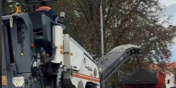 Перепелятник визнав те, що показувала «Кременчуцька газета»: ями біля Міського палацу культури були роками — тепер їх нарешті лагодять
