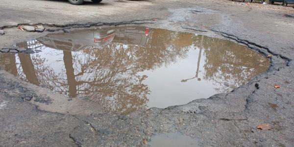 Віцерку Усанова хвилюють ями на Полтавщині, а їй показали ями у Кременчуці