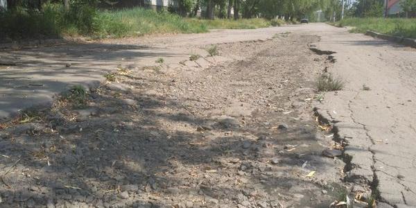 Жители Третьей Занасыпи жалуются на волны из асфальта