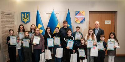 У Полтавській облраді нагородили переможців обласного конкурсу «Самоврядування очима дітей»